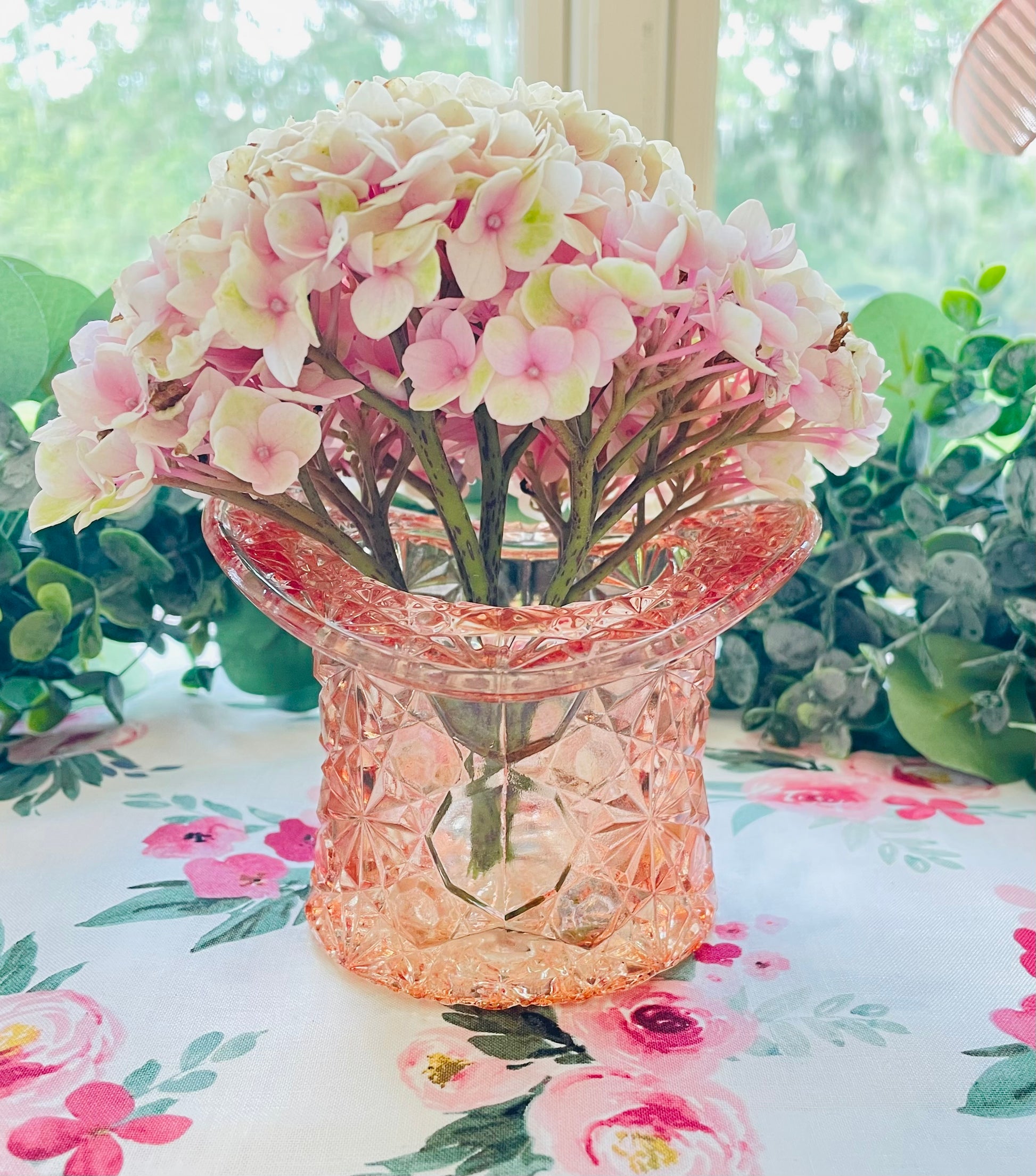 DEPRESSION GLASS & GREEN GLASS FLOWER POT & PINK GLASS BUD VASE + UMBERELLA