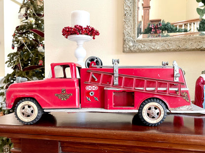 Antique 1957 Tonka Toy Suburban Pumper Fire Engine No. 5