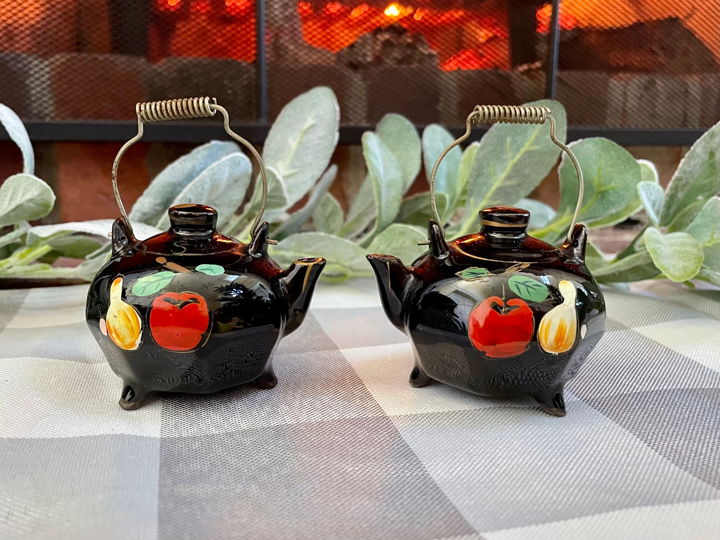 Vintage Mini Black Tea Kettle Salt & Pepper Shakers