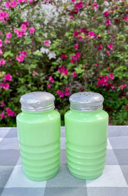 Vintage 1930s Mckee Beehive Uranium Milk Glass Jadeite Green Salt & Pepper Shakers