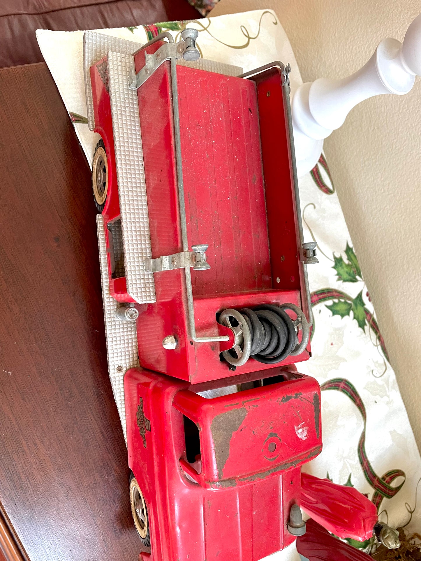 Antique 1957 Tonka Toy Suburban Pumper Fire Engine No. 5