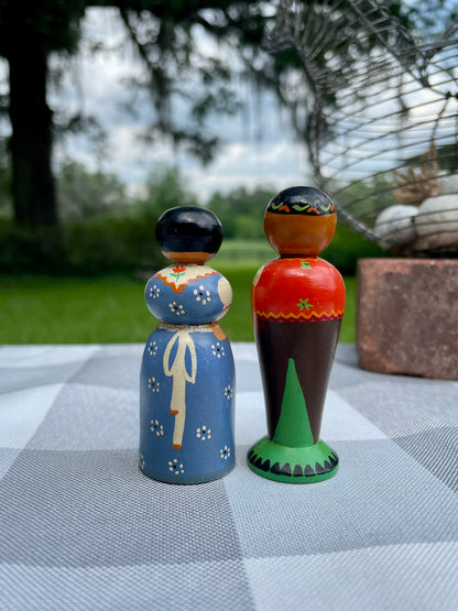 Vintage Peruvian Folk Art Peg Dolls Hand Painted Husband and Wife Folk Art Gift Set