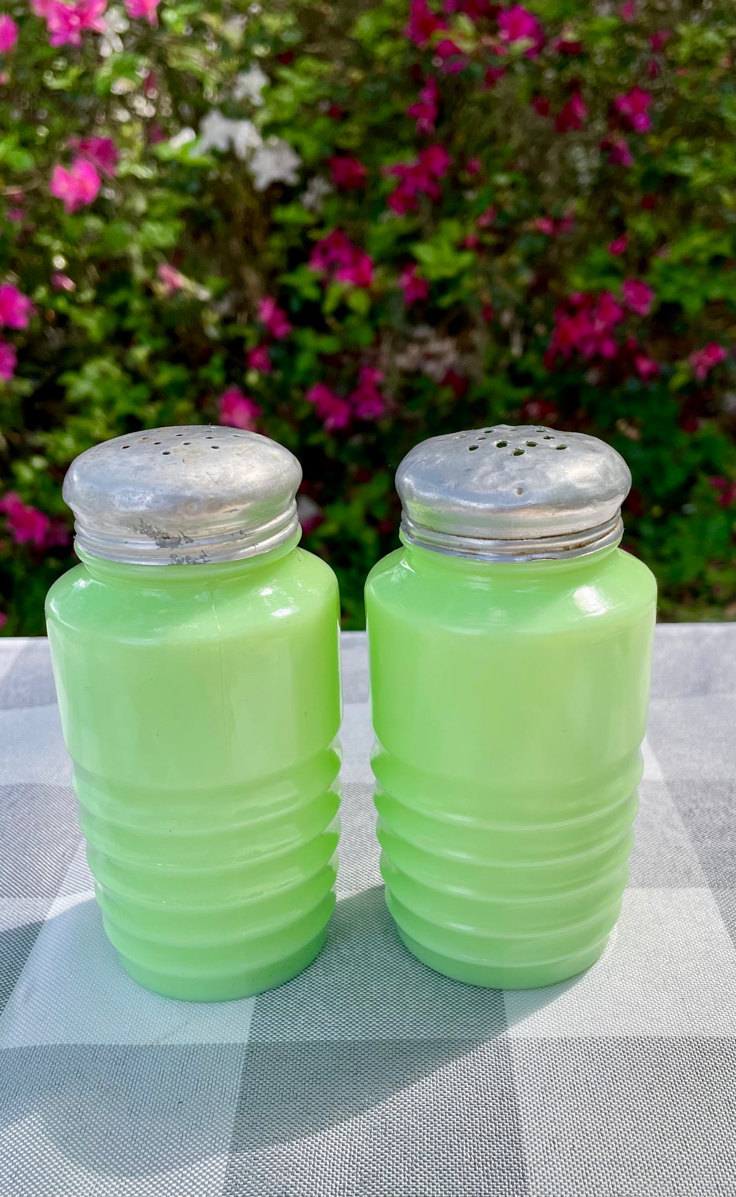 Vintage 1930s Mckee Beehive Uranium Milk Glass Jadeite Green Salt & Pepper Shakers