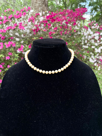 Vintage Marylin Monroe Style Iridescent Pearl Necklace 16 in Length