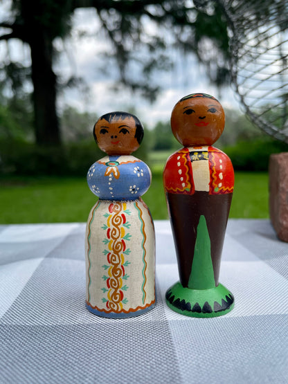 Vintage Peruvian Folk Art Peg Dolls Hand Painted Husband and Wife Folk Art Gift Set